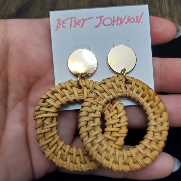 Betsey Johnson Rattan Wicker Straw Dangle Earring - Picture 2 of 9